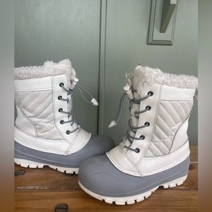 Kids winter snow boots great condition only worn a few times